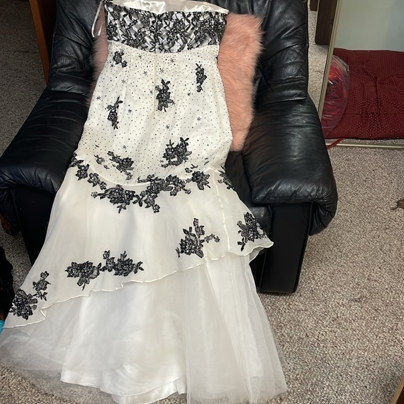 100% silk beaded lace bust mermaid hem gown - Picture 12 of 13